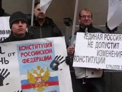 Протест против изменения Конституции и 6-летнего срока президентства, 2008. Источник - http://www.mosyabloko.ru/ Протест против изменения Конституции и 6-летнего срока президентства, 2008. Источник - http://www.mosyabloko.ru/